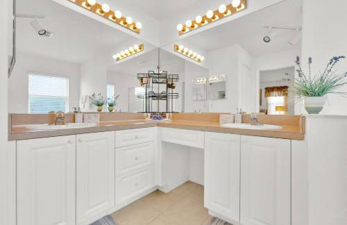 Home with Private Pool, Game Room & Big Backyard! - Foto 6