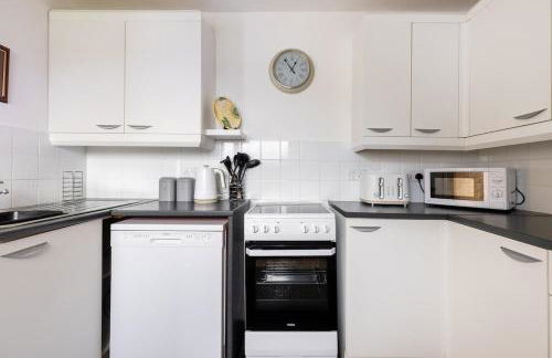 The Old Salt Store, 2 bed apartment with stunning river view - Photo 32