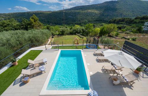 Villa Nacle with Heated Pool and Large Playground near Omis and Split - Photo 28