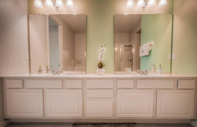 Beautiful LAKEVIEW Deluxe Condo Near Theme Parks - Foto 45