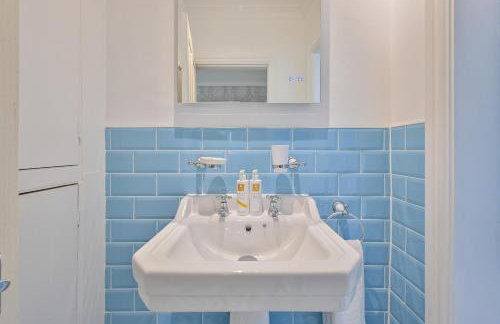 The Town House at Muntham- Luxury Holiday Home with Hot Tub - Photo 32