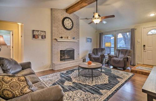 Home with Screened Porch about 10 Miles to Dtwn OKC! - Foto 1