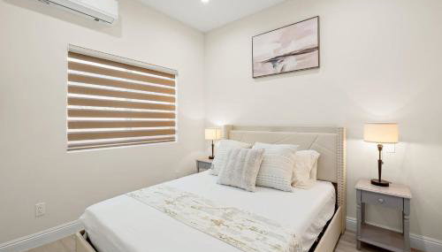 Cozy Modern Home w Full Kitchen & Parking - Foto 3