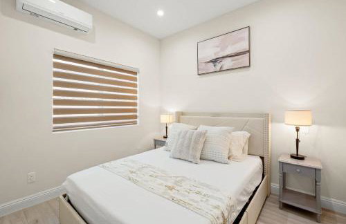 Cozy Modern Home w Full Kitchen & Parking - Foto 3