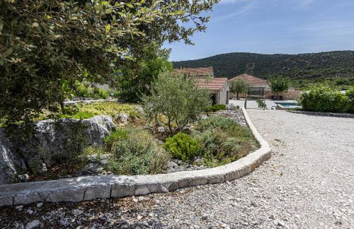 Villa Bosilen with private pool, near Trogir, Split airport, quiet area, family villa - Photo 45
