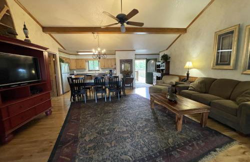 C17, Three bedroom, three bath log-sided, luxury Harbor North cottage with hot tub cottage - Foto 4