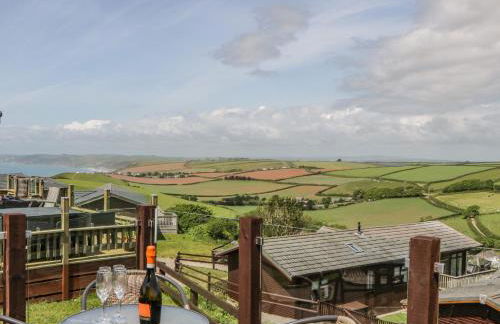 Three Views Lodge - Photo 13