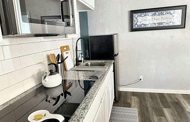 Budget Friendly Studio With Wifi Smart TV 32C - Photo 6