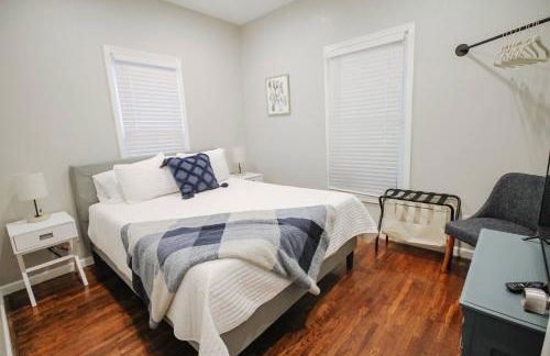 Fenced Yard and Patio W Grill plus Game Room - Foto 12