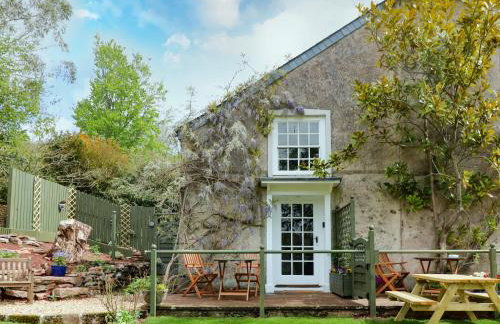 Wisteria Cottage - Photo 1
