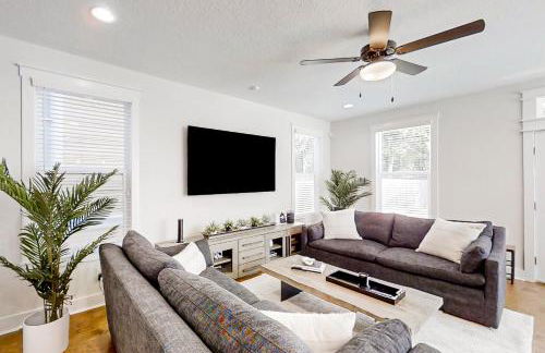 Brand new home with open layout, office, & great location - dog-friendly - Foto 7