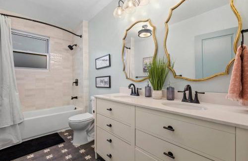 NEW! High-end Manchester Home w/ a hot tub - Foto 21