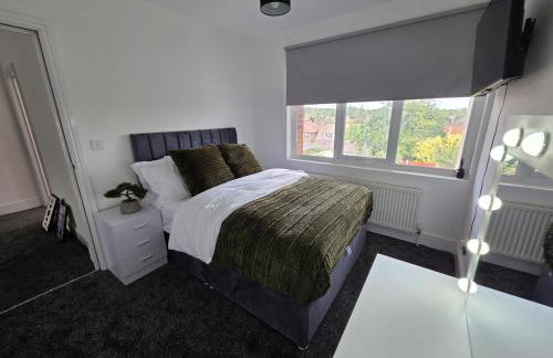 5 Beds 7 guests Private Garden Free Parking - Foto 13