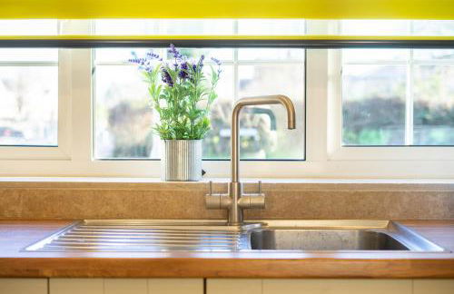 Gloucester-Beautiful 4 Bedroom Cottage-Sleeps 8-Free Parking-Fast Wi-Fi-Work or Leisure - Foto 77