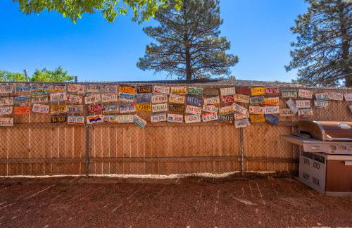 NEW! HUGE 5BR Mountain Views Game Room Hot Tub Lawn Games BBQ - Photo 80