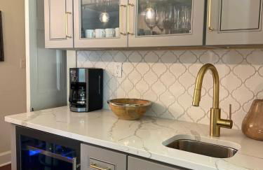 Vaux Hall Manor - 5BR Historic Farmhouse on Bay - Foto 20