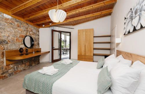 Eumelia Iconic Villa, with Heated Pool & Whirlpool, By ThinkVilla - Foto 26