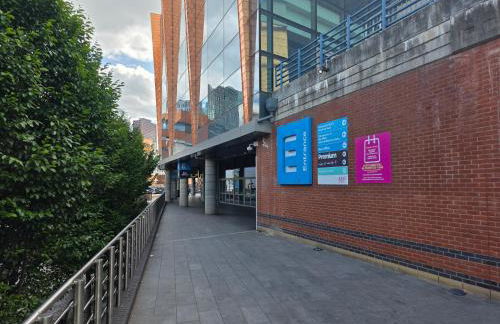 Luxury 2 Bedroom City Centre Apartment Sleeps Up to 6 HS2 Deals available - Foto 18