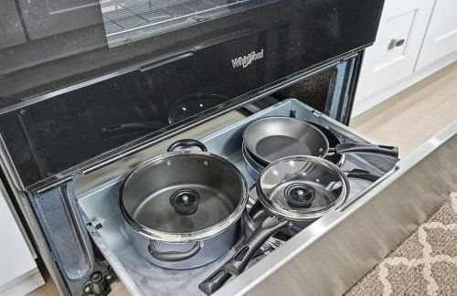 New Lakefront Getaway Private Hot Tub Min to DMC - Foto 24