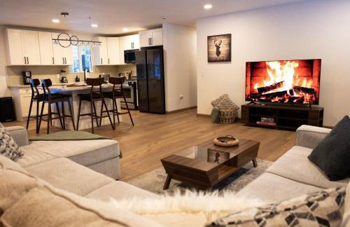 Lassen National Park Luxury Cabin with Hot Tub - Foto 8