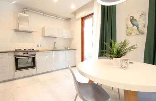 Parrots & Palms - Photo 12