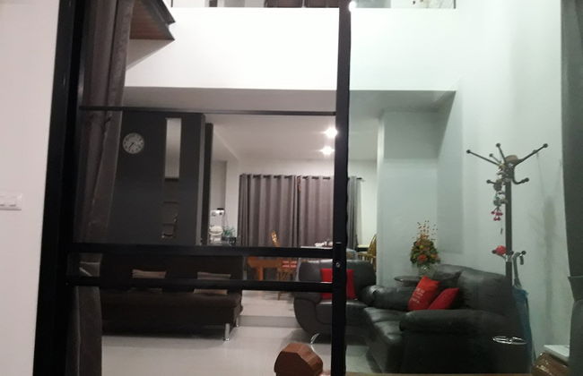 New Loft Modern Home - Photo 8