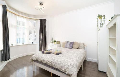 Beautiful 4 Bed Immaculate Condition Refurbished Property - Foto 17