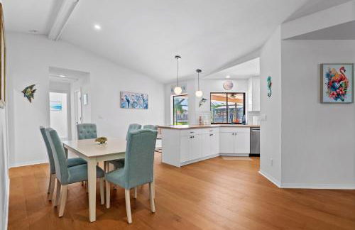 Pelican Paradise! Waterfront, BBQ, Heated Pool, King Bed, Luxury, Family Fun & More - Foto 22