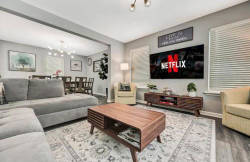 Modern 5BR, Kid-Friendly Home In Poconos with Pool Table - Foto 18