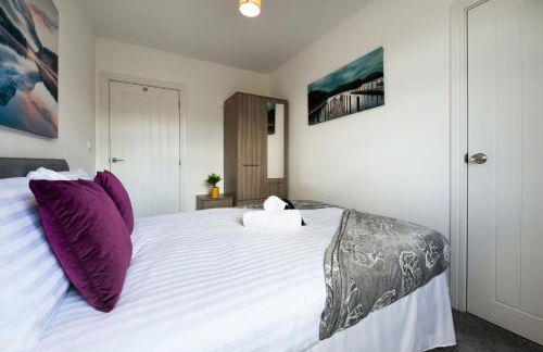 Spacious and Bright 2 Bedroom Apartment, Sleeps 6, 1st Floor with Free Parking, Business and Leisure by Jesswood Properties - Photo 16