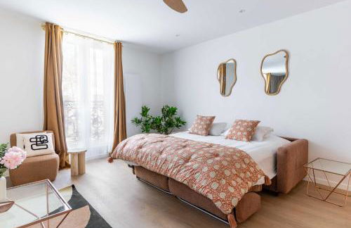 New- 8 pers devant le parc de la villette - Foto 18