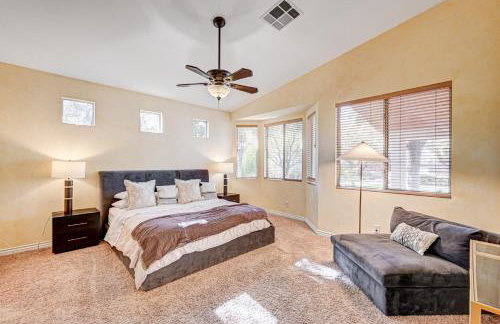 Luxury 6 BR Home Large Pool & Spa with Grassy Yard - Photo 21