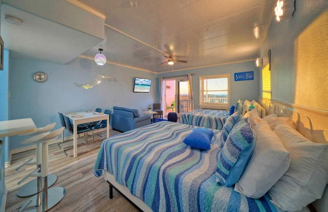 Oceanfront Condo w/ Private Balcony Pool + Tennis Bubbly Blew by Avantstay - Foto 11