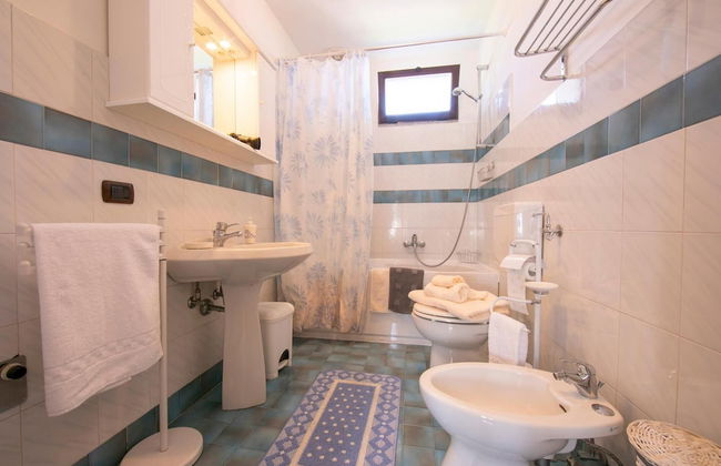 The Cottage on the Lake - Photo 13