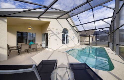 630- 3 Bedroom South facing Home with Pool Drenched in Florida Sunshine Perfect for Families - Foto 29