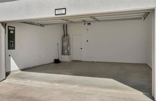 Dallas Escape w/ Rooftop + Yard • Sleeps 10 - Foto 43