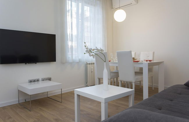 Modern Apartment in the City Center - Photo 3