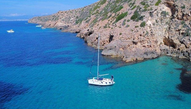 Navega medio día en velero:bebidas, comida y baño en el Mediterraneo, desde Palma - Grupos reducidos - Foto 2