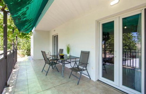 1 Bedroom Lovely Apartment In Vlasici - Foto 3