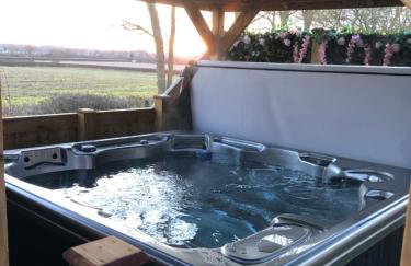 Couple’s Lodge With Hot Tub - Foto 54