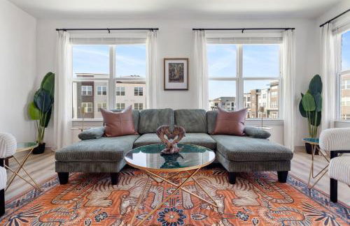 Elevated Contemporary 2BR 2BA with Balcony - Foto 1