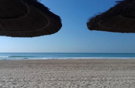 Torre D'Arenas, playa Victoria, piscina y parking - Photo 6