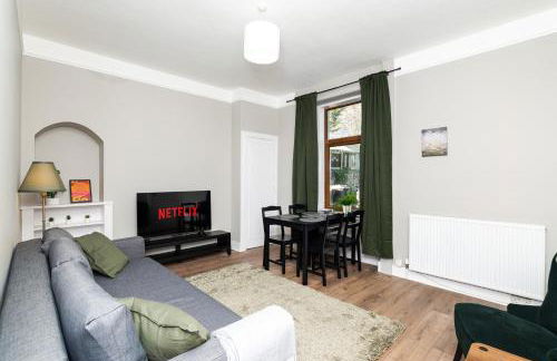 2 Bedroom Flat - Free Parking - by Holiday Homes - Foto 32