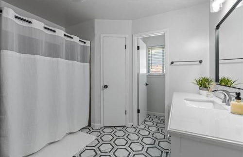 Creekview Cottage- Events, Hot Tub, Gameroom - Foto 16