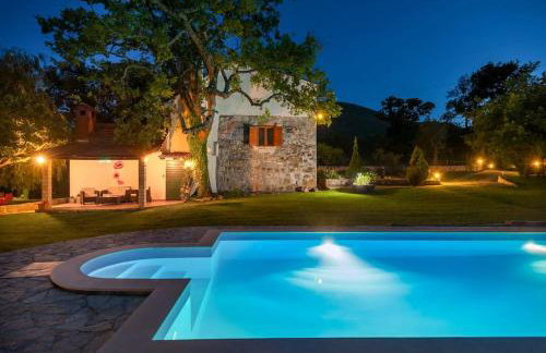 Amazing Villa In Slime, rest for mind, body and soul - Nature, garden and outside swimming pool - Foto 41