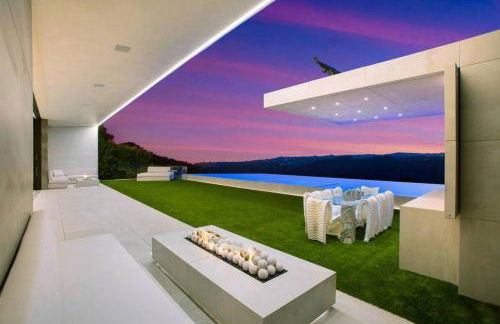 Ultra-Luxurious BH Estate with Pool, Theatre, Views - Foto 54