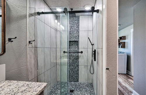 Lakefront Fort Towson Home Private Dock and 3 Decks - Foto 24