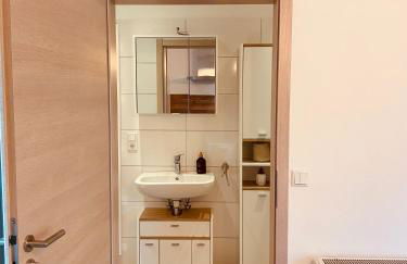 HOCHWERTIGE Ferienwohnung mit 7qm Balkon, Netflix, Kaffeeautomat, RainShower Bad - Foto 12