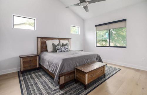 New Modern 3BR 2.5BA North Loop, Cowboy Pool and Patio by Austin Vacay - Foto 11