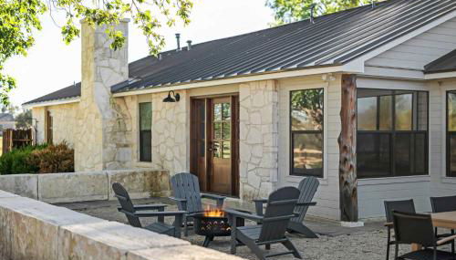 Relaxing Hill Country Home with Outdoor Fire Pit - Photo 3